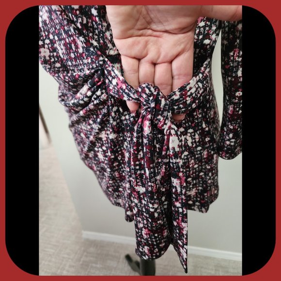 LAURA PETITES || Faux Side Tie Top (SIZE M) - Picture 3 of 5